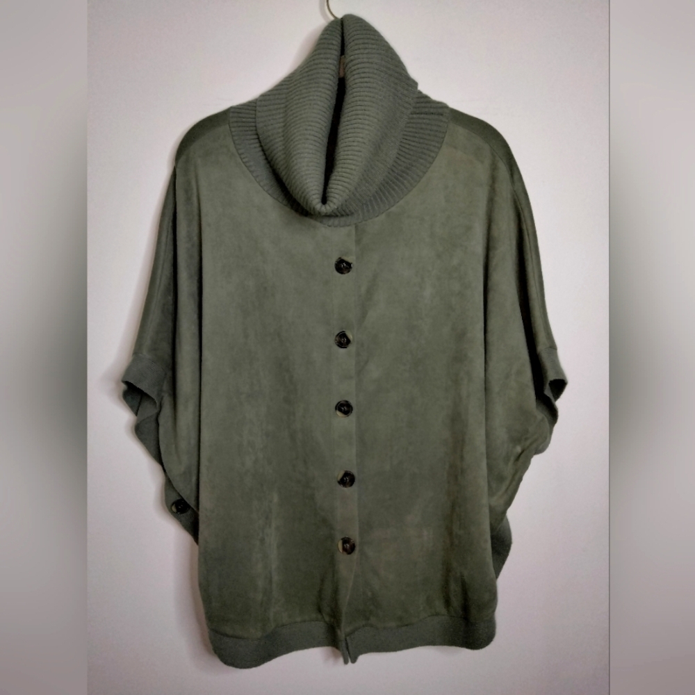 Fate (Size M) Olive Green Suede Textured Button-Up Poncho with a Cozy Turtleneck